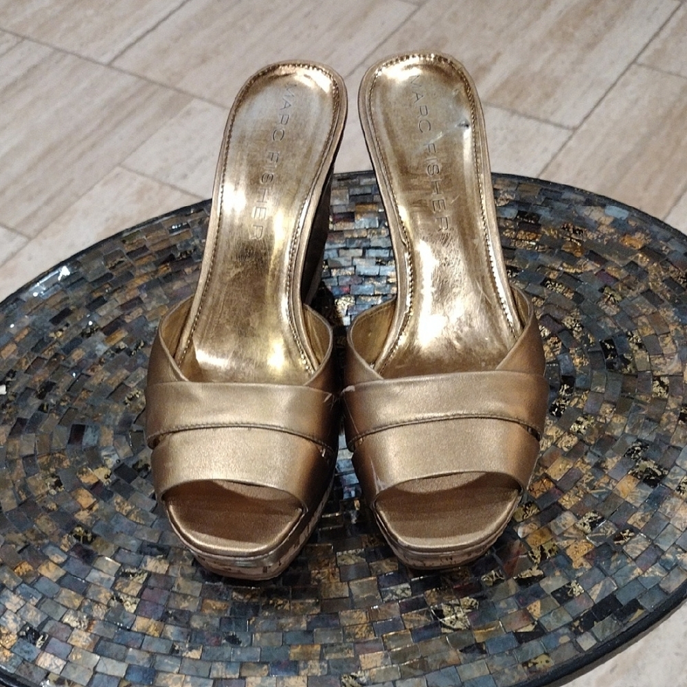 Marc Fisher MF Doriana Gold Metallic Leather Slide Wedge Sandals Size 8 M
